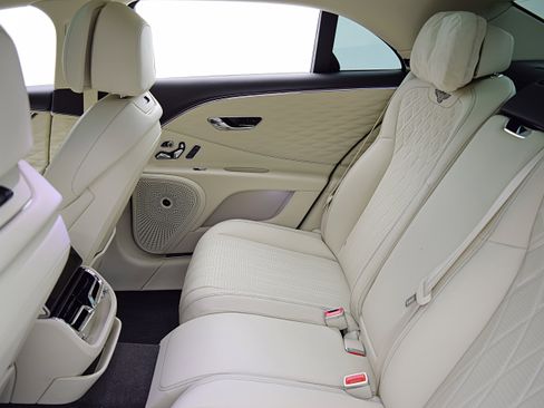 Certified 2022 Bentley Flying Spur V8 AWD/4WD image 34