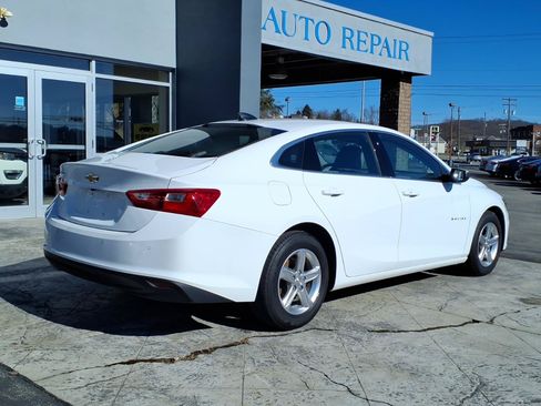 Used 2022 Chevrolet Malibu LS w/ Driver Confidence Package FWD image 3