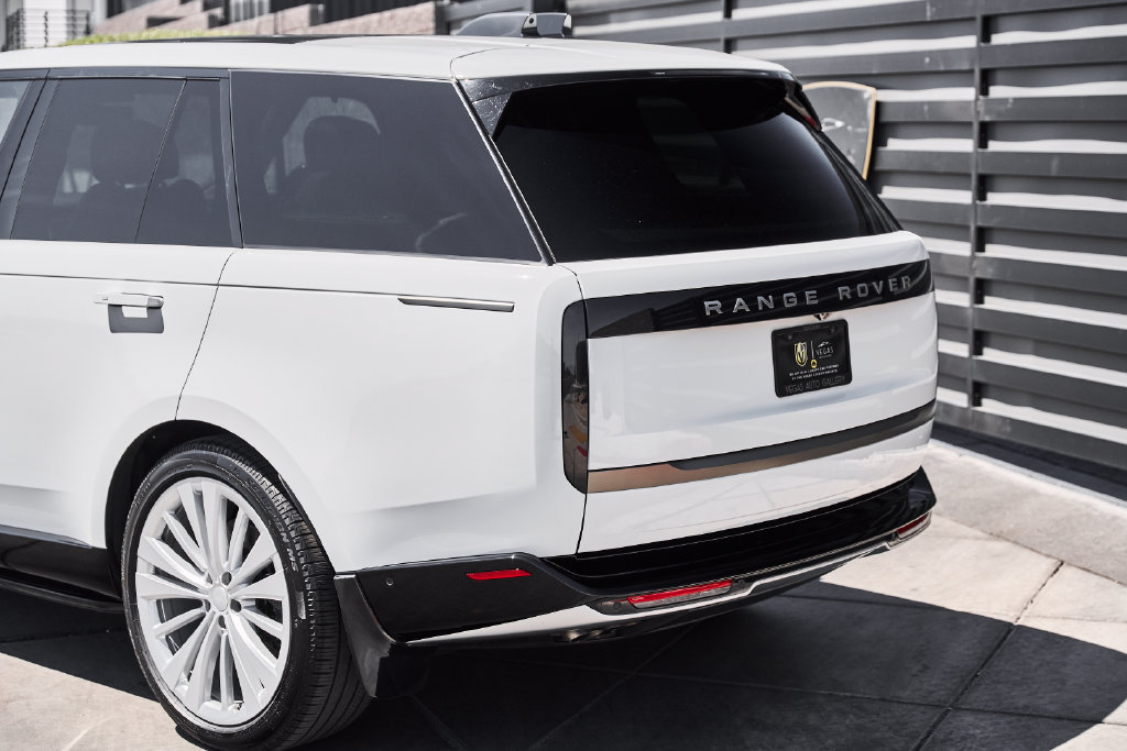 Used 2025 Land Rover Range Rover SE AWD/4WD image 9
