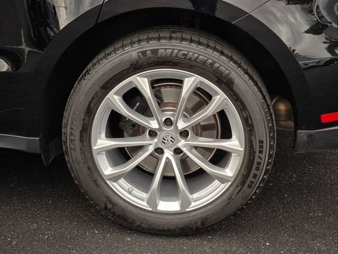 Used 2025 Porsche Macan image 11