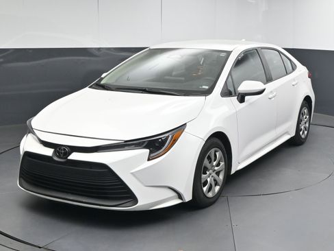 Certified 2023 Toyota Corolla LE image 4
