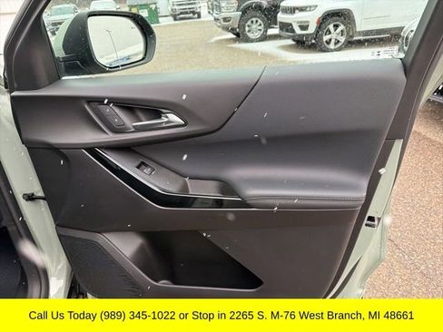 Used 2025 Chevrolet Equinox LT w/ Convenience Package II AWD/4WD image 41