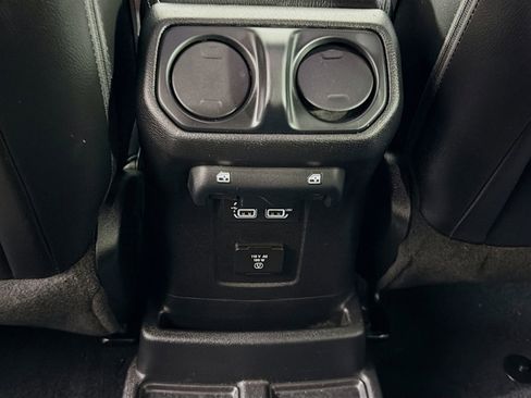 Used 2018 Jeep Wrangler Unlimited Sahara AWD/4WD image 26