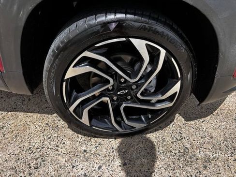 Used 2025 Chevrolet TrailBlazer RS w/ LPO, Trailering Package FWD image 9