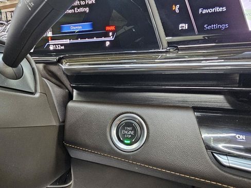 Used 2021 Cadillac Escalade Premium Luxury RWD image 37