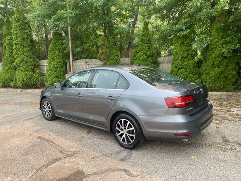 Used 2018 Volkswagen Jetta SE FWD image 3