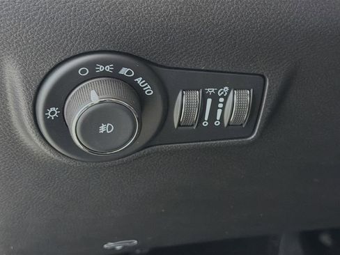 Used 2025 Jeep Compass Latitude AWD/4WD image 12