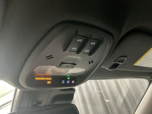 Used 2025 Chevrolet Trax RS w/ Sunroof Package FWD image 26