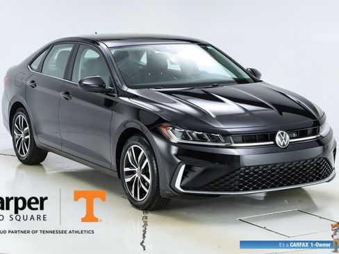 Used 2025 Volkswagen Jetta SE w/ Sunroof Package FWD image 15