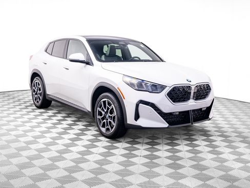 Used 2025 BMW X2 xDrive28i AWD/4WD image 8