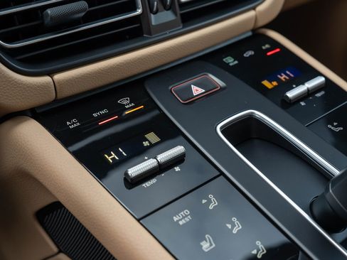 New 2026 Porsche Macan image 30