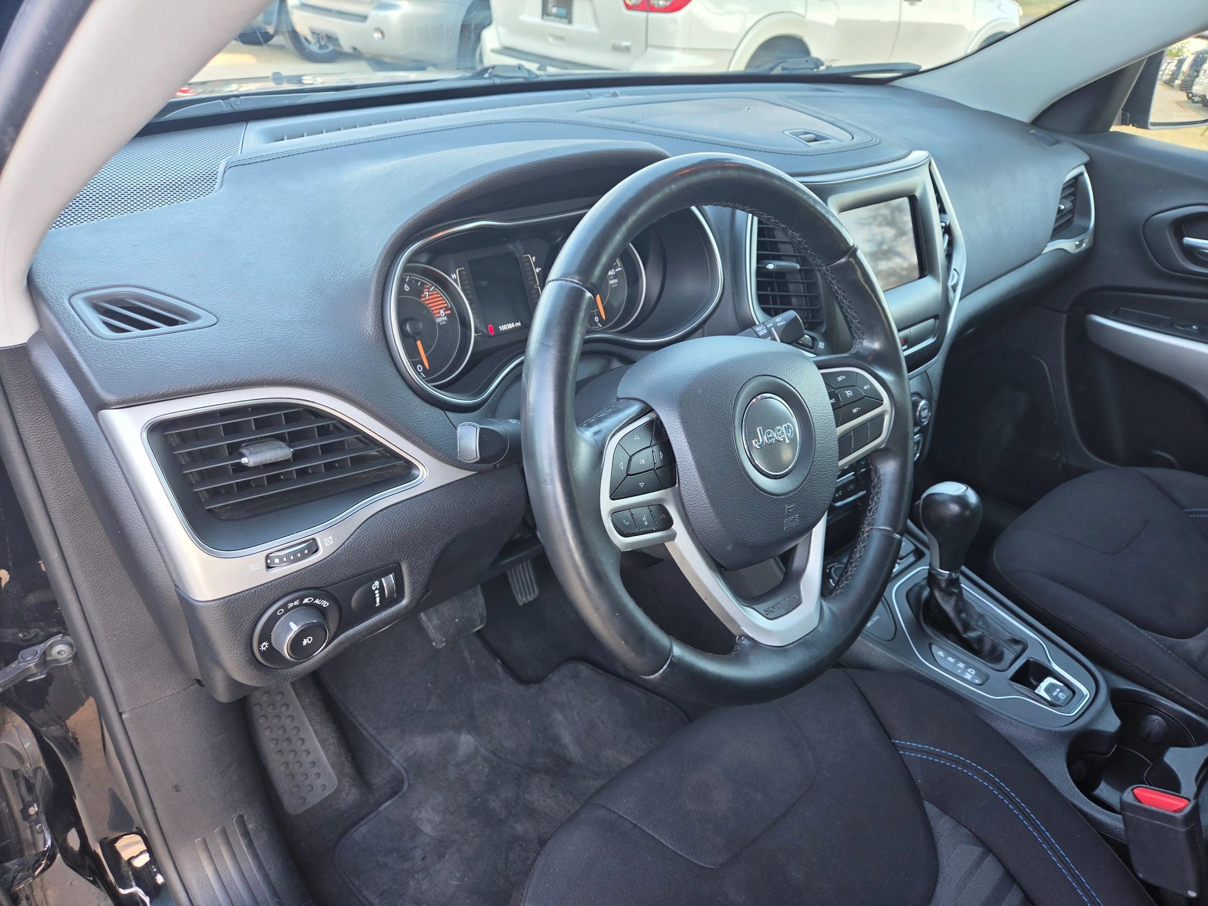 Used 2020 Jeep Cherokee Latitude AWD/4WD image 12