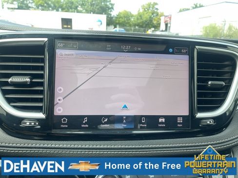 Used 2025 Chrysler Pacifica Limited FWD image 15