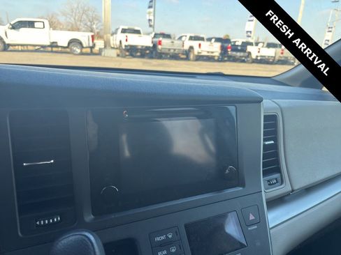 Used 2017 Toyota Sienna LE image 7