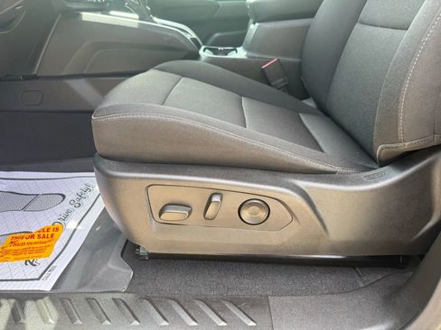 Used 2024 Chevrolet Colorado Trail Boss w/ Technology Package AWD/4WD image 26