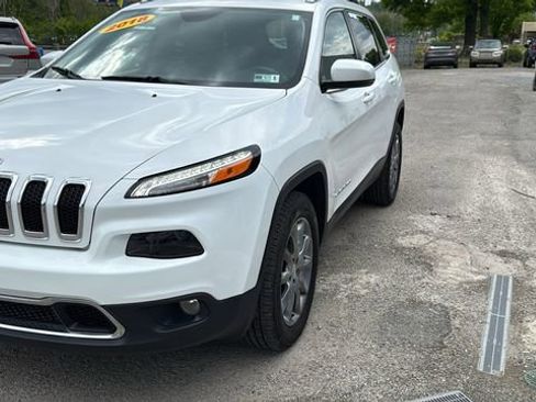 Used 2018 Jeep Cherokee Limited AWD/4WD image 15