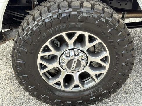 Used 2022 Ford F250 Lariat w/ Lariat Value Package image 10