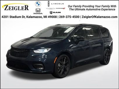 Used 2025 Chrysler Pacifica Limited