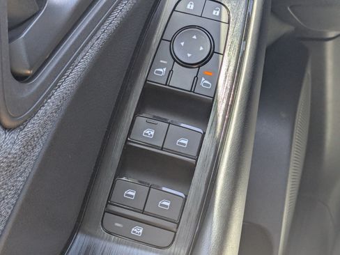 Used 2023 Nissan Rogue S AWD/4WD image 26