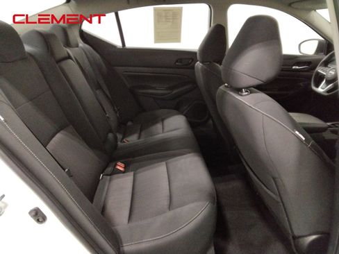 Used 2025 Nissan Altima 2.5 SV image 36