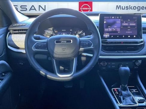 Used 2023 Jeep Compass Sport image 8