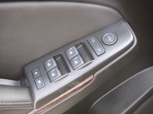 Used 2019 GMC Yukon SLE w/ Convenience Package AWD/4WD image 15