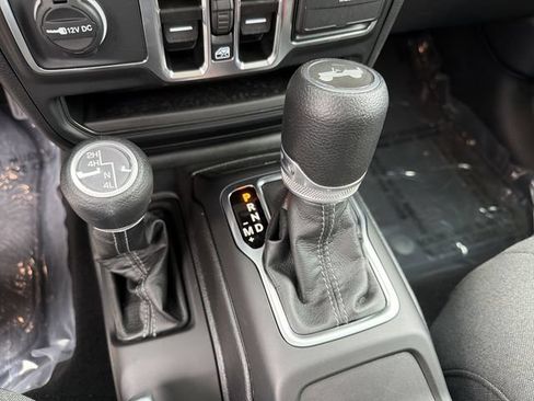 Used 2025 Jeep Wrangler Unlimited Sport AWD/4WD image 21