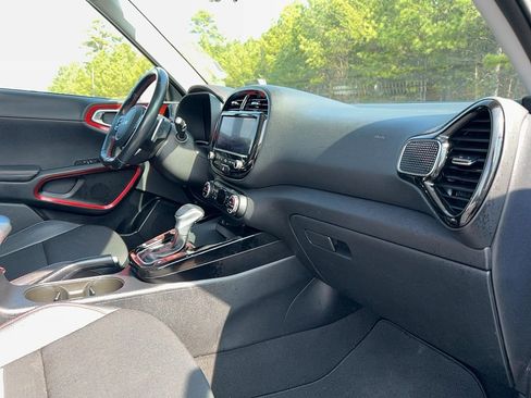 Used 2022 Kia Soul Turbo image 23