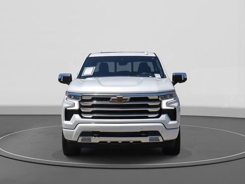 Used 2024 Chevrolet Silverado 1500 High Country w/ Technology Package image 3
