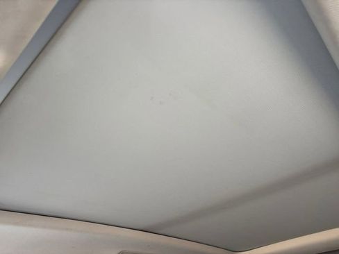 Used 2018 Volkswagen Tiguan SEL FWD image 8