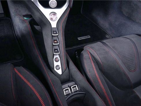 Used 2024 McLaren 750S Spider RWD image 28