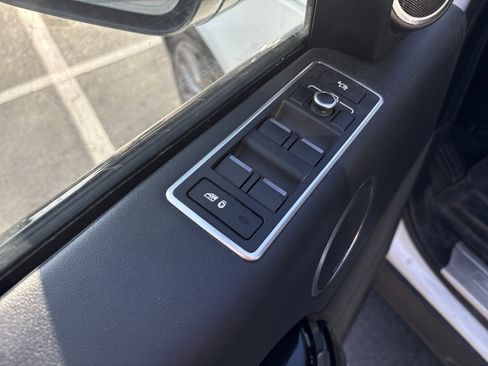 Used 2023 Land Rover Defender 90 X-Dynamic SE image 2