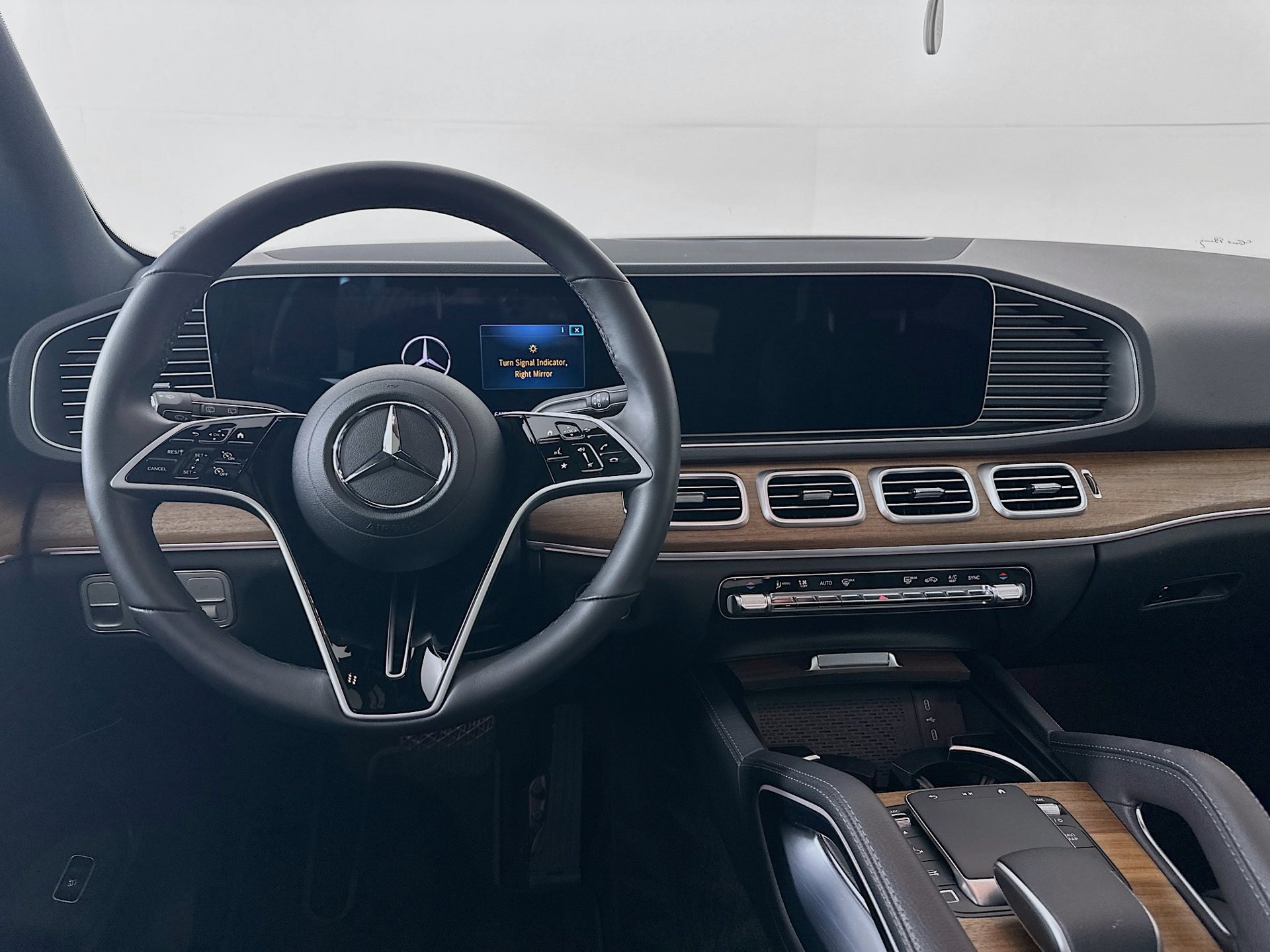 Used 2025 Mercedes-Benz GLE 350 4MATIC image 24