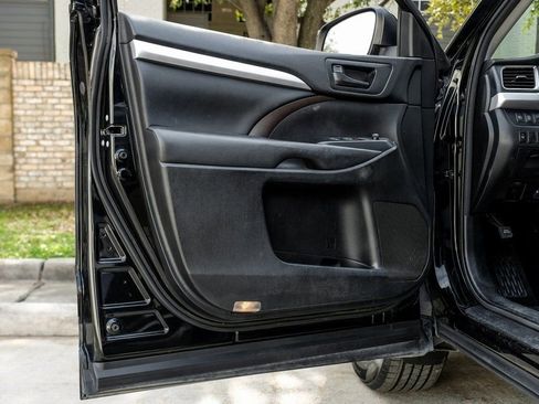 Used 2017 Toyota Highlander Plus image 52