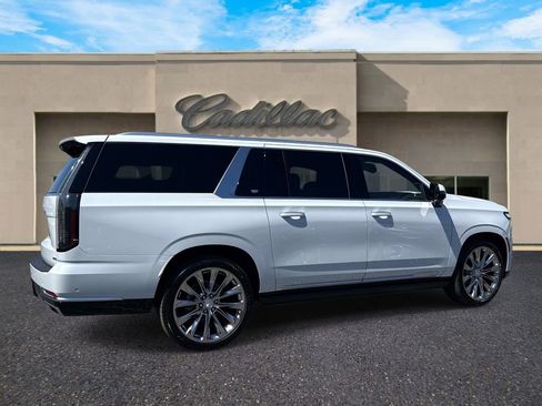 New 2026 Cadillac Escalade ESV Luxury AWD/4WD image 3