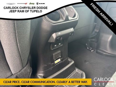 Used 2025 Jeep Wrangler Unlimited Sahara AWD/4WD image 27