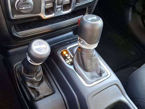 Used 2022 Jeep Wrangler Unlimited Sport AWD/4WD image 12