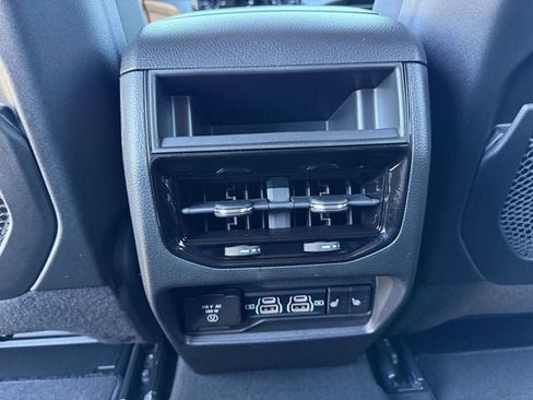 New 2025 Jeep Grand Cherokee Limited image 31