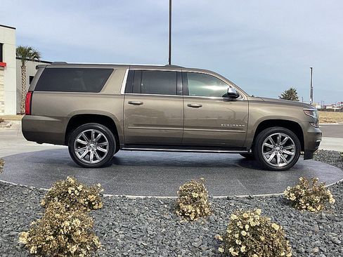 Used 2016 Chevrolet Suburban LTZ image 4