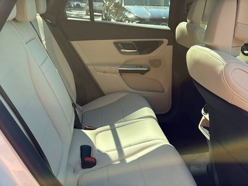 Used 2025 Mercedes-Benz GLC 300 4MATIC image 16
