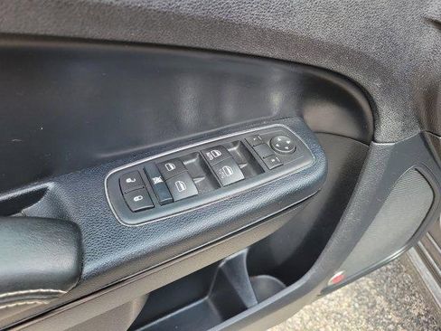 Used 2015 Chrysler 300 S image 17