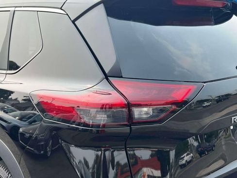 Used 2025 Nissan Rogue SV AWD/4WD image 10