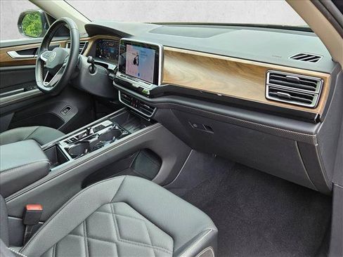 Used 2025 Volkswagen Atlas SE FWD image 22