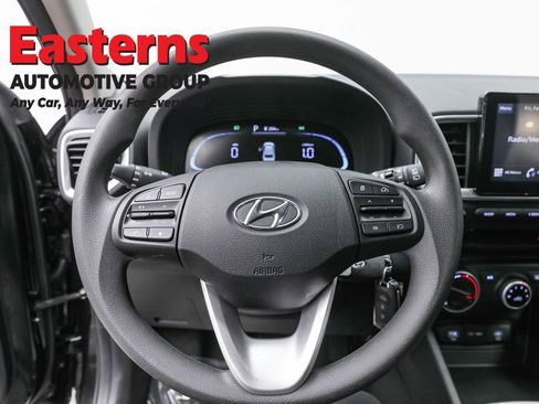 Used 2025 Hyundai Venue SE image 10
