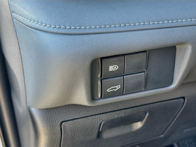 Used 2021 Toyota Highlander XLE AWD/4WD image 10