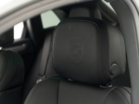 Certified 2025 Porsche Macan image 19