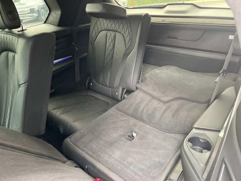 Used 2021 BMW X7 M50i image 12