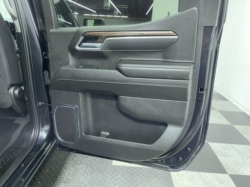 Used 2025 GMC Sierra 1500 Elevation image 17