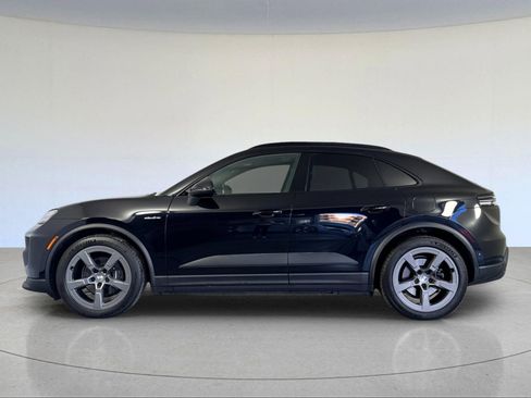 Certified 2025 Porsche Macan Electric image 2
