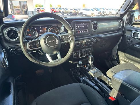 Used 2019 Jeep Wrangler Unlimited Sahara AWD/4WD image 15